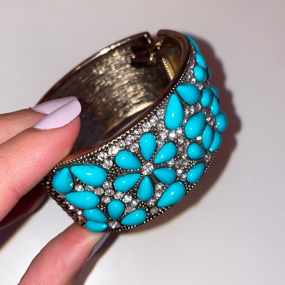 Vintage turquoise and gold clasp bracelet